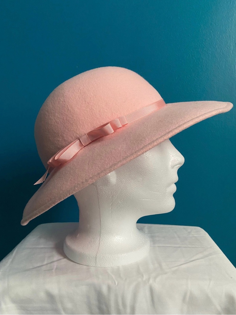 BOUTIQUE KATES CANADA Vintage 1950s-1960s Felted Pink Hat